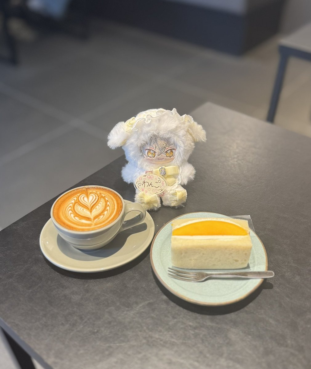 黄色も目の色と一緒で可愛い💛✨コロッとフォルム愛おしすぎる⸝⸝ʚ̴̶̷̆_ʚ̴̶̷̆⸝⸝✨️