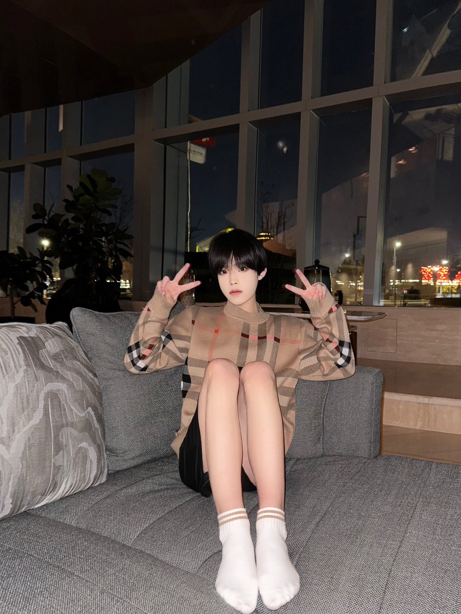 呆在可以让自己开心的人身边