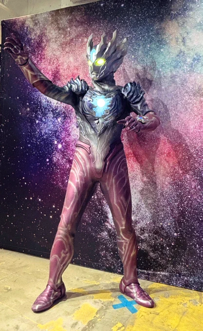 2回目の15周年展行ってきました!知り合いがウルトラに興味持ってくれて、じゃあ師匠のえげつないファンサを浴びて沼入りしてもらおうと想像通りのリアクションくれて最高でした#WELOVEULTRAMANZERO#ゼロ15 