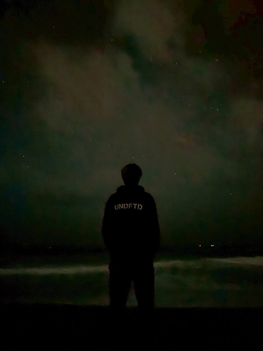 official_jo1's tweet photo. [#鶴房汐恩]
V-LOG 「SHIONが言うにあまり何もない👽」があがりました笑

僕の親友とグランピングしました！🦐🥦🐖🥚🍚
とてもいいリフレッシュできたし、
昔の話や僕らの仲の話もしてます！

※約1年前くらいの動画で上げるか迷ってました笑

#JO1 #TSURUBOSHION https://t.co/auqhSusQXO