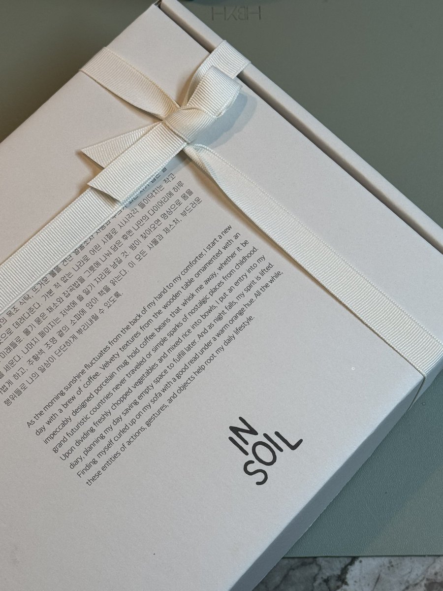 접시 너무 예쁘지요..🍽️ 무엇을 담아 먹을까 〰️🤍