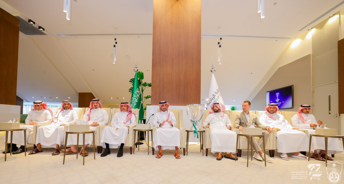 أبطال قارة آسيا حضروا بالذهب 💚🏆

زار الفريقُ الأول لكرة القدم بالنادي الأهلي صاحبَ السموّ الملكي الأمير عبدالعزيز بن تركي الفيصل، وزير الرياضة, وقدّموا له كأس دوري أبطال آسيا للنخبة 2024–2025، احتفاءً بدعمه المتواصل لرياضة الوطن.

#دوري_أبطال_آسيا_للنخبة 
#الأهلي_بطل_آسيا