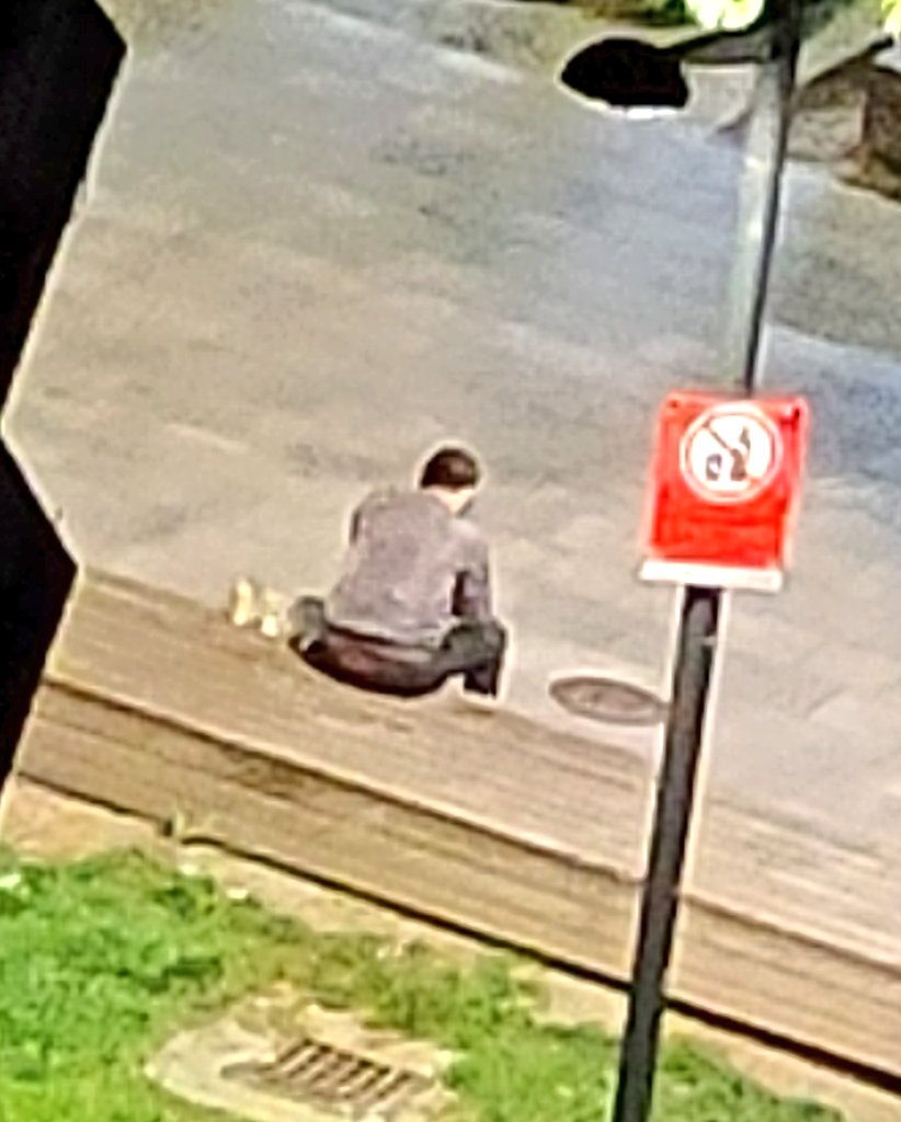 Collapser_Pilot's tweet photo. Soll ich auf #Floridsdorf Content umschwenken? Hier passieren jeden Tag die schrägsten Sachen. 

Alkoholverbot läuft zumindest mal stabil schlecht... https://t.co/OavOCfimtM