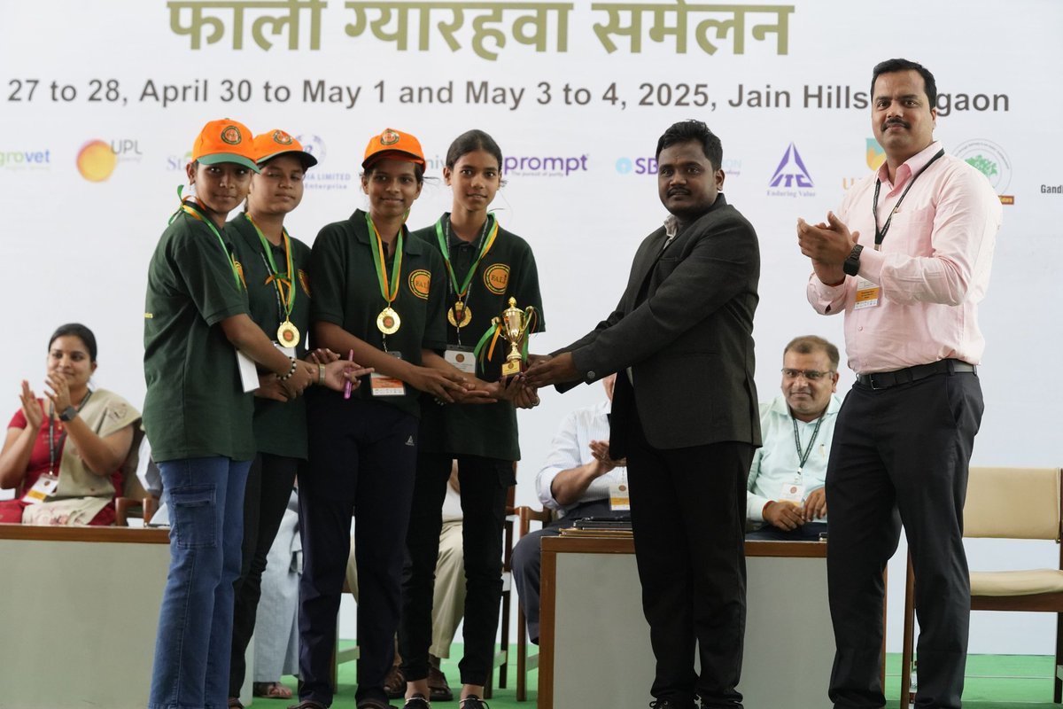 FALIAgriculture's tweet photo. 🏅 Onion Oil &amp; Shampoo: New English School, Sangli
🏅 Karanj Oil &amp; Powder: Khandesh Gandhi Vidyalaya, Dhule

Congratulations to all winners! #Agribusiness #Innovation https://t.co/iLBstWNvrm
