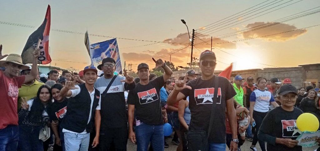 Movimiento Revolucionario TUPAMARO Vzla. (@tupamaromrt_) on Twitter photo 🔴⚫ Sólo por el camino de la revolución habrá triunfo para Venezuela.
📌 Desde el Circuito Comunal "Nueva Etica Socialista", municipio Simón Rodríguez, estado <a href="/AnzoateguiMrt3/">AnzoáteguiMRT3</a> con mucho entusiasmo nuestra militancia acompañó al candidato a la gobernación del estado Luis José 🔴⚫ Sólo por el camino de la revolución habrá triunfo para Venezuela.
📌 Desde el Circuito Comunal "Nueva Etica Socialista", municipio Simón Rodríguez, estado <a href="/AnzoateguiMrt3/">AnzoáteguiMRT3</a> con mucho entusiasmo nuestra militancia acompañó al candidato a la gobernación del estado Luis José