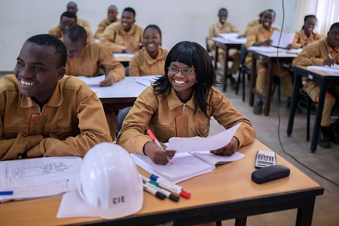 #PoweringAfrica | ODI Global &amp; <a href="/RockefellerFdn/">The Rockefeller Foundation</a> recherchent de jeunes leaders africains pour soutenir notre mission : accélérer l'électrification de la région d'ici 2030.
Façonnez la politique énergétique : postulez
au programme #Mission300 !

careers.odi.org/postings/d42ad…