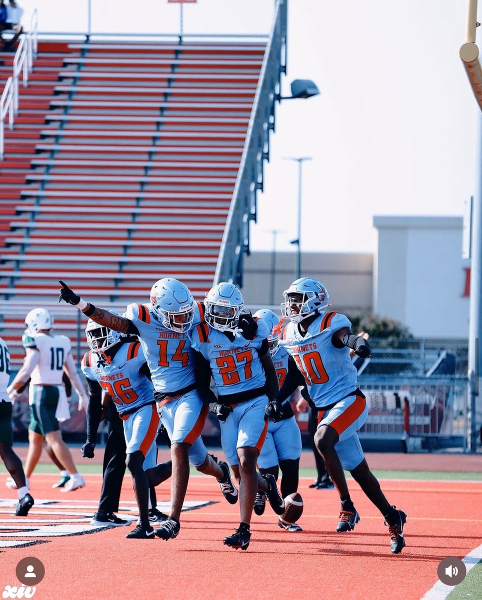 SemajDozier's tweet image. #Blessed Super Grateful To Receive My First HBCU Scholarship Offer From Delaware State University! @DelSt_Football 🐝

@CoachChiVille @GoGreyhoundFB
@DeSeanJackson10 @CoachTomSims
@CoachBBlackmon @CoachTclark
@DWarren2 @Coach_Swest 
@MohrRecruiting @RivalsRichie 
@DemetricDWarren