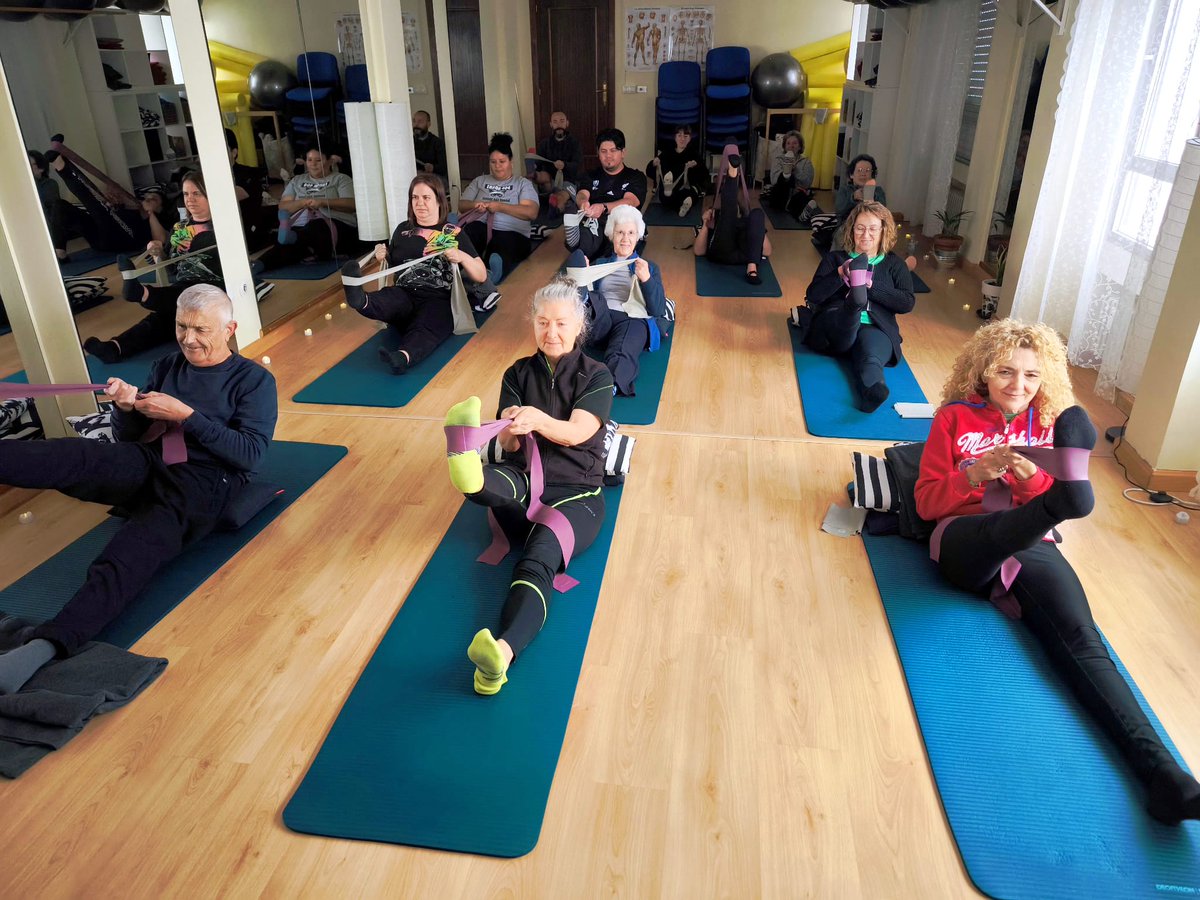El sábado #ExperienciaWellness  diseñó esta experiencia transformadora para nosotros. 
Iniciamos con  yoga terapéutico con banda elástica, luego baño de gong y Mindfulness acompañado de Sonoterapia (cuencos tibetanos, campanas tubulares, koshis y címbalo) Gracias <a href="/FundacionCepa/">Fundación CEPA</a>