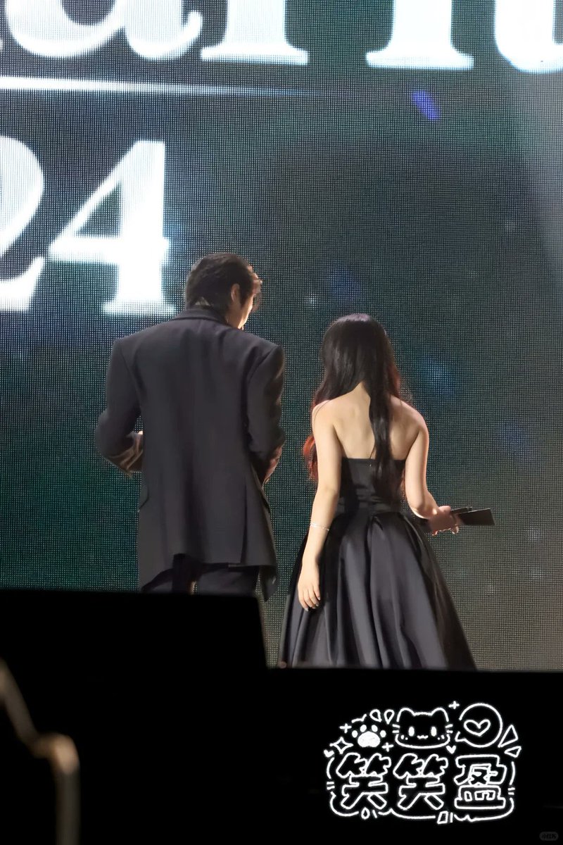 선재솔 시상식 뒷모습 투샷 느좋
