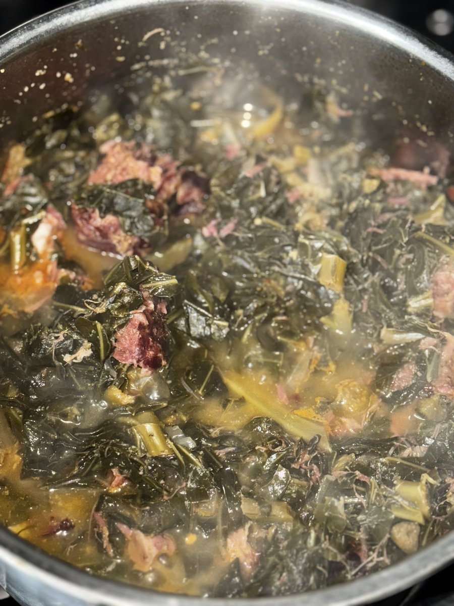 Seductive_Choco's tweet image. It’s so satisfying when I’m cooking collard greens and watching the turkey meat fall/break off the bone into the greens 🥬 everytime in this moment I am going through food p****. 😭😮‍💨🤤🤩