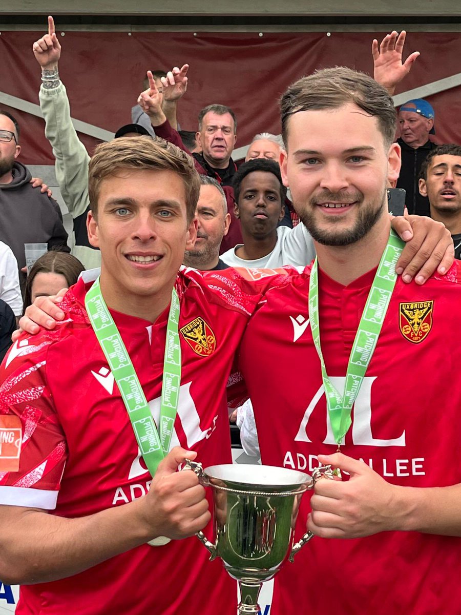 What a way to end the season! Incredible season for a special club! WE ARE GOING UP <a href="/uxfc_redarmy/">Uxbridge Football Club</a> ❤️❤️❤️