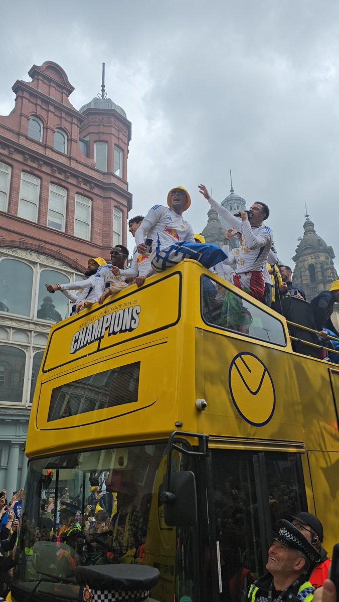 Champions again ole ole 🏆 #ALAW