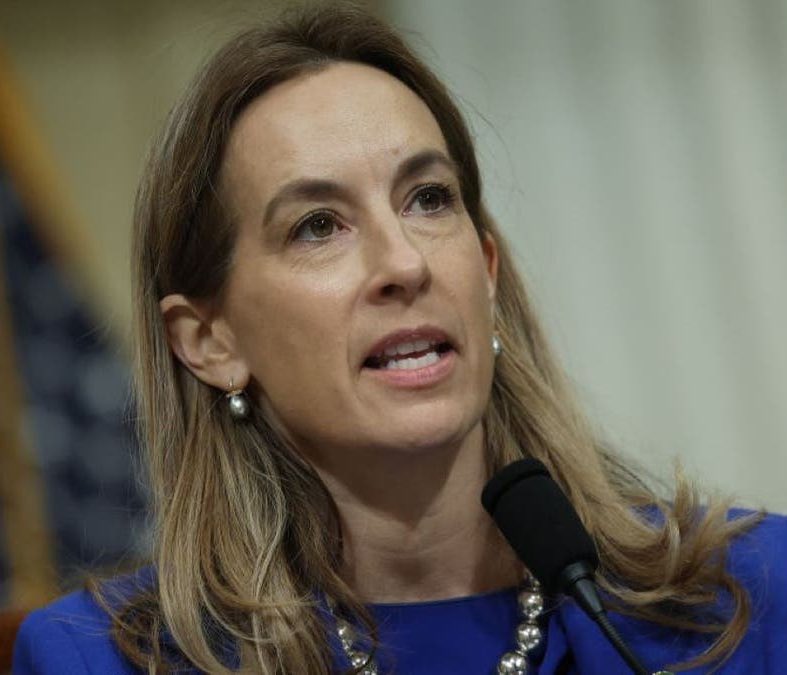 libsoftiktok's tweet photo. NJ Democrat Rep Mikie Sherrill’s assets SKYROCKETED by $7M+ since joining Congress in 2019

2019: Approx $3 million net worth
2025: Approx $10 million net worth 

What are the odds of so many perfectly timed trades???

Sherrill was also fined $400 in 2021 for failing to properly disclose up to $350k in stock sales