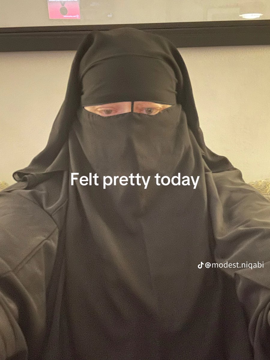 I feel sorry for these women, do you think she looks pretty 🤷‍♀️