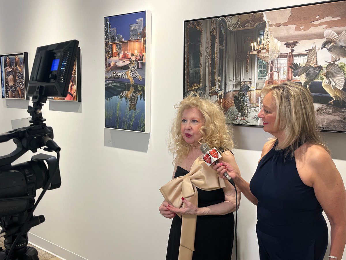 AmsterdamWhitny's tweet photo. CHAMPAGNE TOASTS TO KRISTAL HART, TV STAR & Producer of the "KRISTAL HART TV SHOW" who filmed AMSTERDAM WHITNEY GALLERY'S ''CHELSEA GENESIS" Exhibition on Thursday, May 1st
#ChelseaGenesis #Exhibitions #GraduationGifts #GraduationArt #MothersDayGifts #MothersDay #KristalHartTv https://t.co/wA3XJIzd9l