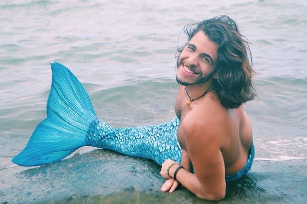_agsouzaa_'s tweet photo. @thestrokks e o pessoal na beira do mar: experiência gay mermaid https://t.co/3HBG1BTQfB