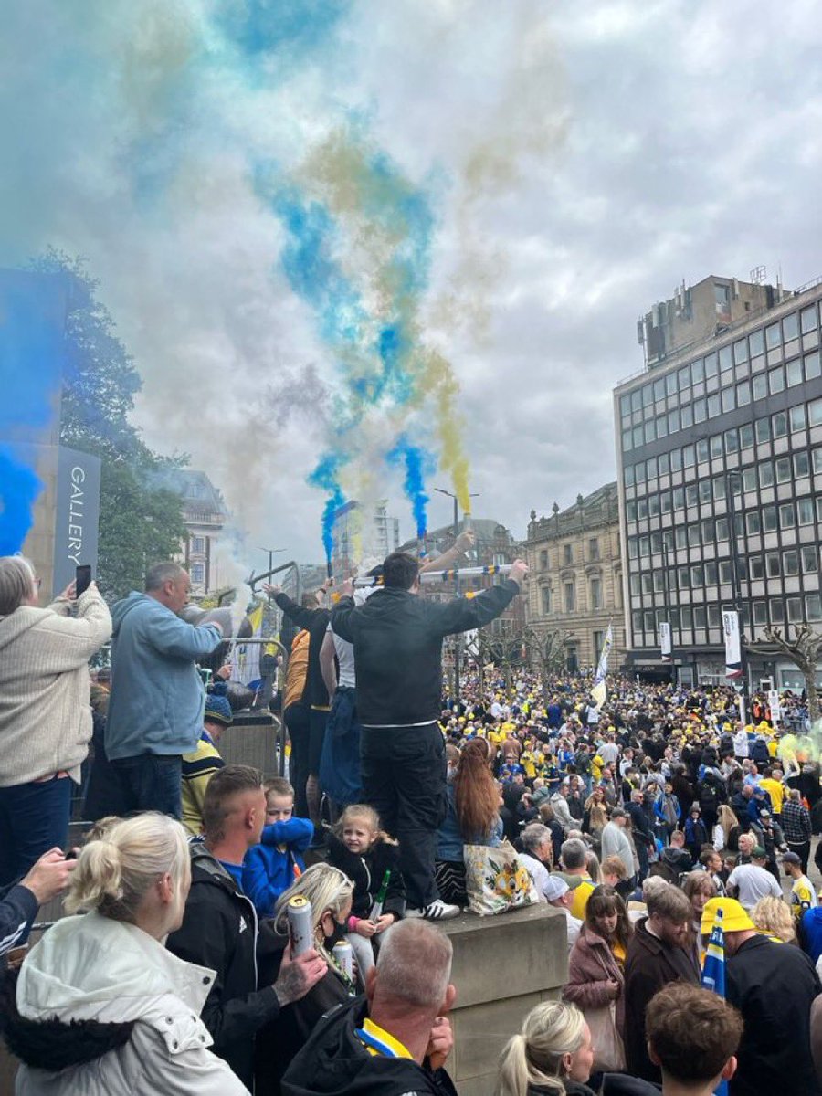 Leeds United trophy parade today #LUFC