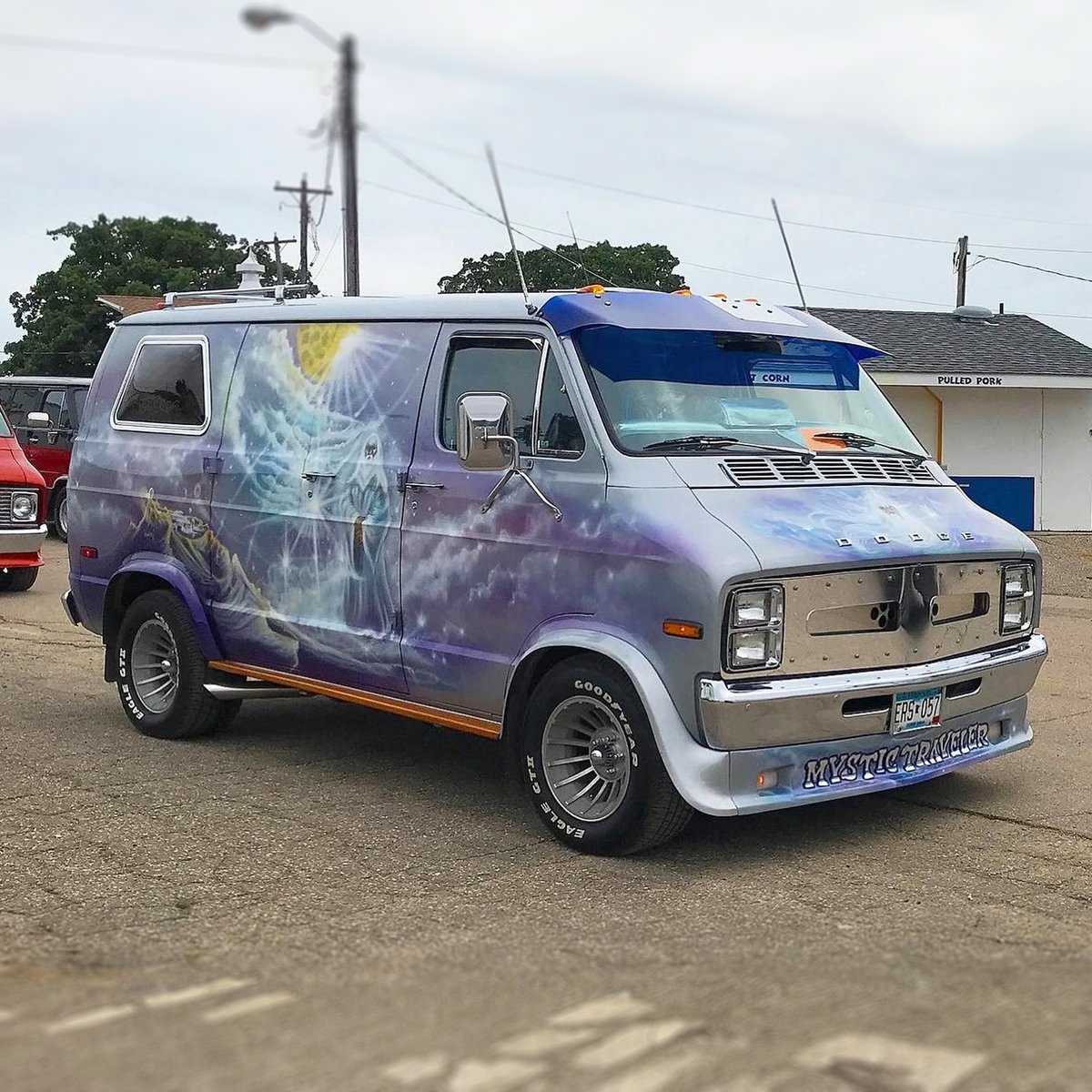 _VanCult_'s tweet photo. Happy Van Mural Monday!
..
#tagtheowner #mystictravelervan #tagtheartist #tagthephotographer
..
#vanmuralmonday #van #mural #monday #dodge #dodgevan #tradesman #vancult #vannin #vanlife #vanporn #customvan #showvan #boogievan #getinandgetiton #hashtag https://t.co/7SULIPSY7I