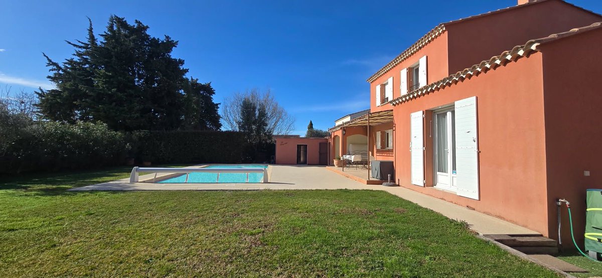 StephaniROYER84's tweet photo. En Provence à L'Isle-sur-la-Sorgue villa de 170m2 sur 815m2 de terrain 
690 000€

#immo #RealEstate #french #House #investing https://t.co/PmGyAzkWiB