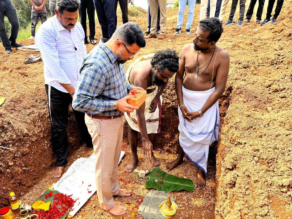 mytechnopark's tweet photo. The foundation stone for the three-storeyed, 50,000 sq. ft. prefab building was laid  by Col Sanjeev Nair (Retd), CEO Technopark near the Pamba-Periyar buildings in the Phase I campus.

#Technopark #PrefabConstruction #OfficeSpaces #Innovation #ITInfrastructure #KeralaITParks https://t.co/igaFLJmmXH