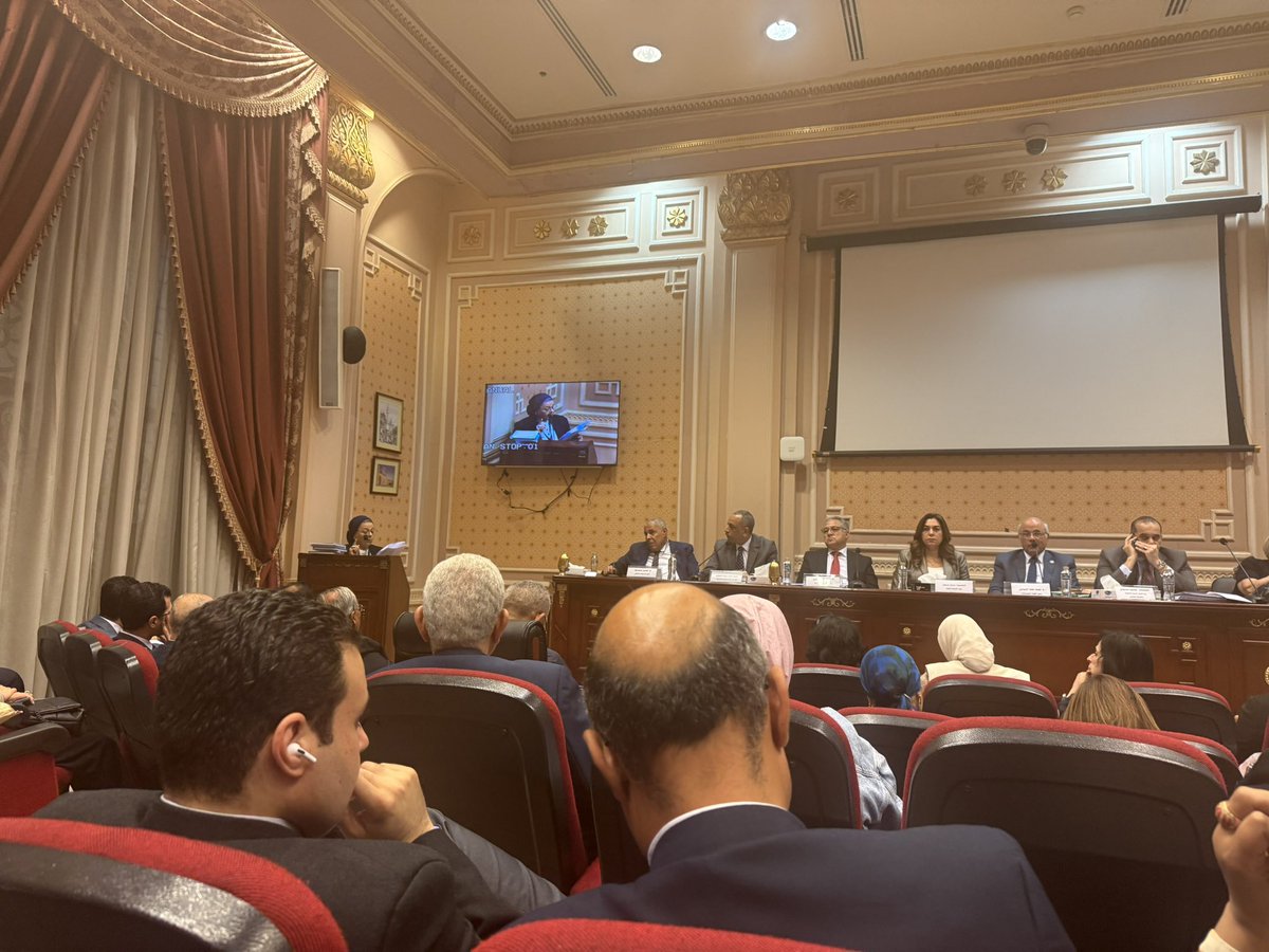 لما بنقول الضرورة الملحة لقانون تداول المعلومات 
و لما بنقول و بننبح صوتنا عن أهمية مراكز البحوث و الانفاق عليها 

بيبقي عندنا كل الحق 

النهاردة في جلسات الاستماع لقانون مناقشة #قانون_الإيجار_القديم
بعد خلافات حادة حوالين تفسير ومناقشة بيانات الجهاز المركزي للتعبئة العامة و