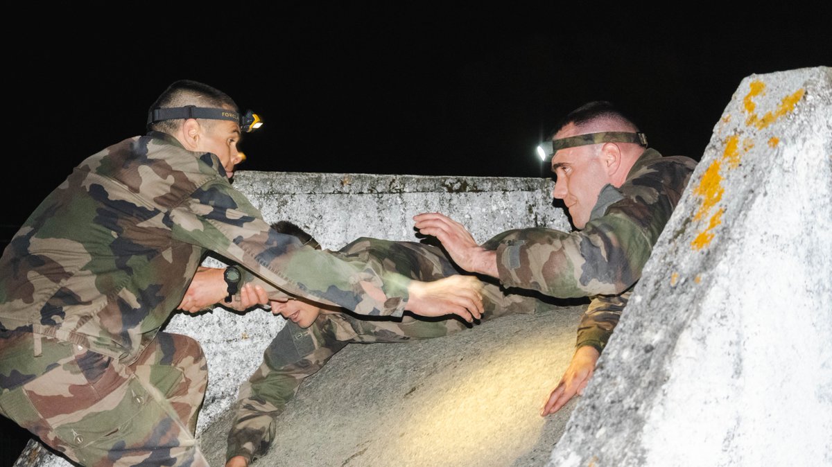 #MondayMotivation : Un coup de main des collègues pour récupérer nos derniers dragons qui sortent de permissions ! Les dragons du 2RD vous souhaitent une bonne reprise 🤝🐉 !

@armeedeterre - <a href="/CommandementALT/">Commandement appui et logistique de théâtre</a> - <a href="/BrigadeDuGenie/">Brigade du génie</a>