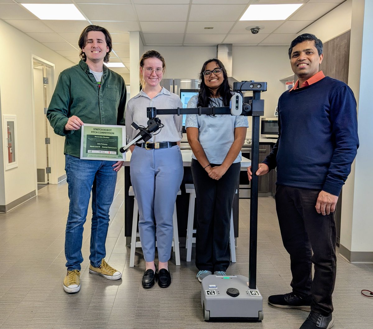 TechSAgeRERC's tweet image. 👏Honorable Mention #StretchRobotPitchCompetition 2024!
John, Maria, and Ananya from @uofigrainger @UofIllinois designed a hazard detection system for Stretch™ @HelloRobotInc to help people with #VisionImpairment navigate environments safely.
📽️ Video: ow.ly/YZBL50VLLWh