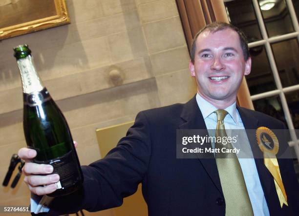 Twenty years ago today, winning Bristol West off Labour, becoming the first Liberal MP to win in Bristol since 1935 and the <a href="/LibDems/">Liberal Democrats</a> first openly gay MP. Charles Kennedy led the biggest parliamentary party of 62 until <a href="/EdwardJDavey/">Ed Davey</a> won 72 last year.