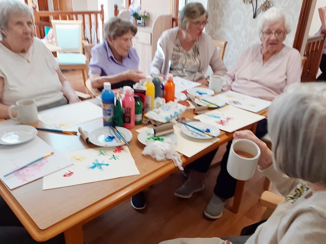 OrielCareHome's tweet photo. Last week, our residents gathered for a fun activity - Stamped #Art! 🎨🤩

The group got creative with colour and shapes, everyone creating unique designs. 🖼️

Engaging in art is not only enjoyable, but it also supports cognitive function and emotional wellbeing! 🧠

#carehome https://t.co/sqFgD6cyfl