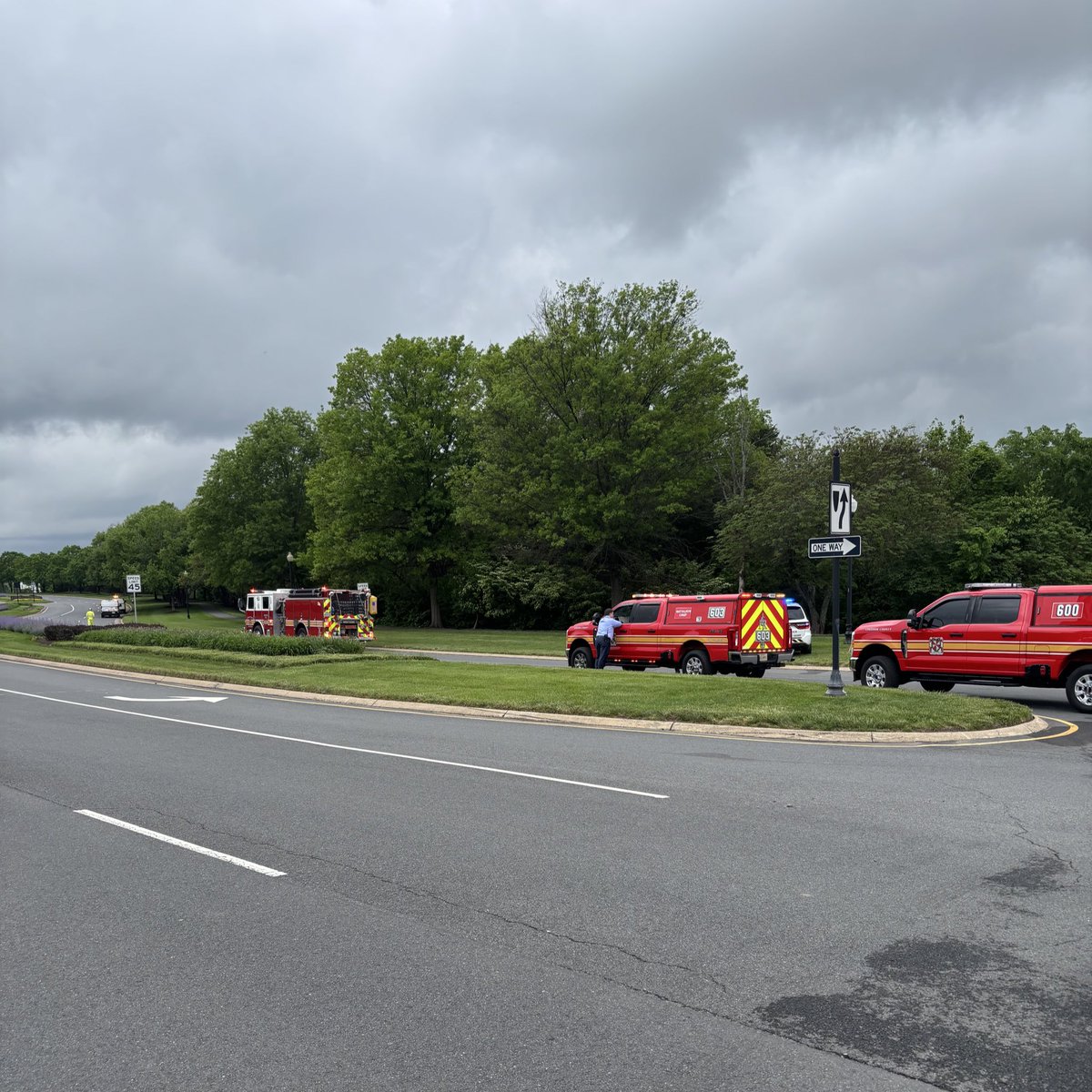 π³πππ
πππ ππππ πΉπππππ (@loudounfire) on Twitter photo INCIDENT ALERT: Crews are on scene of an outside gas leak in the area of South Riding Blvd. & Defender Dr. in South Riding. Gas company on site assessing the extent of the leak. Several roadways have been shut down. Exercise caution & follow <a href="/LoudounSheriff/">Loudoun County Sheriff's Office</a> direction. INCIDENT ALERT: Crews are on scene of an outside gas leak in the area of South Riding Blvd. & Defender Dr. in South Riding. Gas company on site assessing the extent of the leak. Several roadways have been shut down. Exercise caution & follow <a href="/LoudounSheriff/">Loudoun County Sheriff's Office</a> direction.