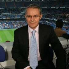 Día triste el de hoy.  Le decimos adiós a  José Ángel de la Casa, maestro de la narración y referente para quienes queríamos dedicarnos a contar el deporte . Con sobriedad, con elegancia y con muchos conocimientos de fútbol. Así nos lo relató él durante años.  DEP José Ángel.