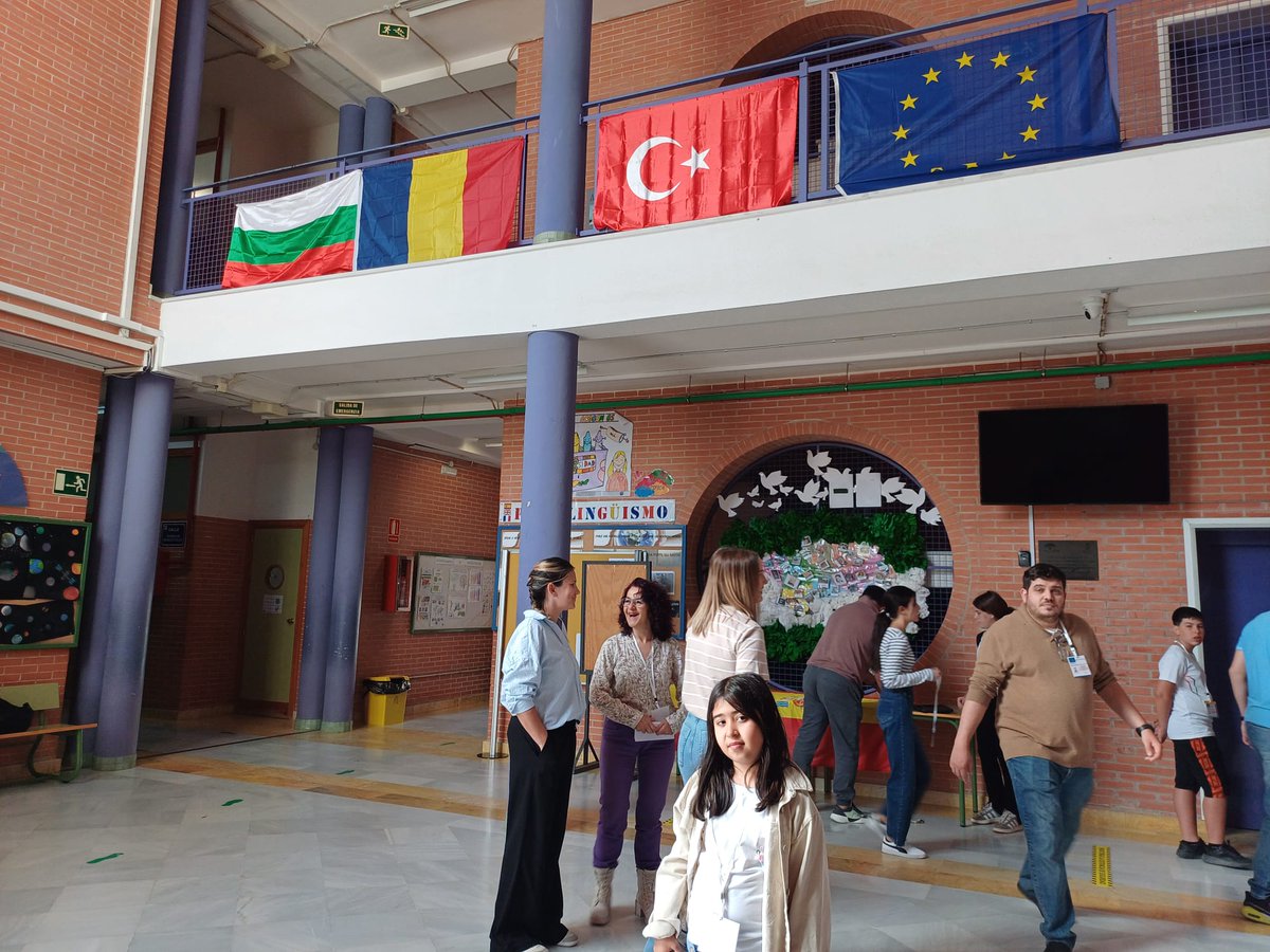 Şehitler Ortaokulu İspanya’da – İlk Günden Merhaba!
5-9 Mayıs tarihleri arasında yürüttüğümüz Disleksi Dostu Okullar Erasmus+ projemizin dördüncü ve son hareketliliği için İspanya’nın güzel sahil kasabası Carboneras’tayız.