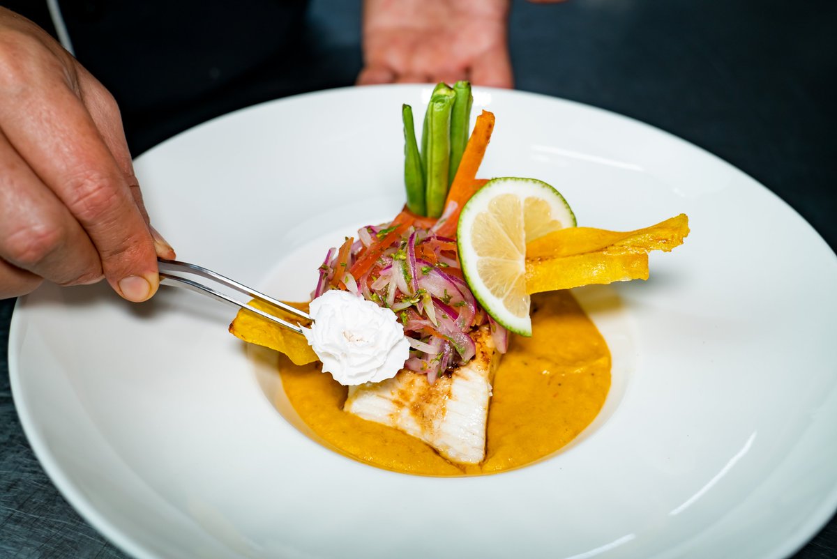 🍽️ Elevating expedition cruising with Epicure cuisine aboard Golden Galapagos
Our onboard culinary experience is designed to surprise and delight even the most discerning palates. With a focus on fresh, locally sourced ingredients and refined Ecuadorian flavors.
