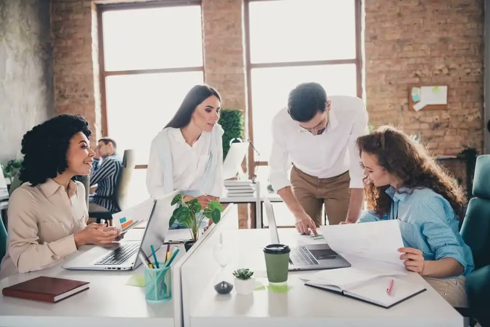 Cabinet_JC's tweet photo. Les attentes des salariés envers leurs managers évoluent en 2025 📈 L'étude LégiSocial et TodoSkills révèle que 92 % des salariés plébiscitent l'écoute active comme compétence essentielle. Le respect, en forte progression, est désormais la soft skill la plus valorisée, (1/4) https://t.co/dwauJeyUym