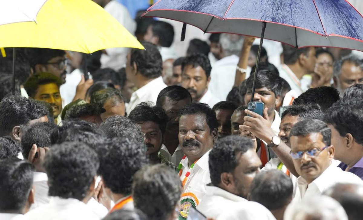 மூச் !! 

எங்கே காங்கிரஸ் இருக்கிறது என்று கேட்டவர்களுக்கு இதோ பதில்...!

அரசியலமைப்பை காப்போம் மாநாடு - சென்னை தேனாம்பேட்டை

🔥🔥🔥🔥🔥