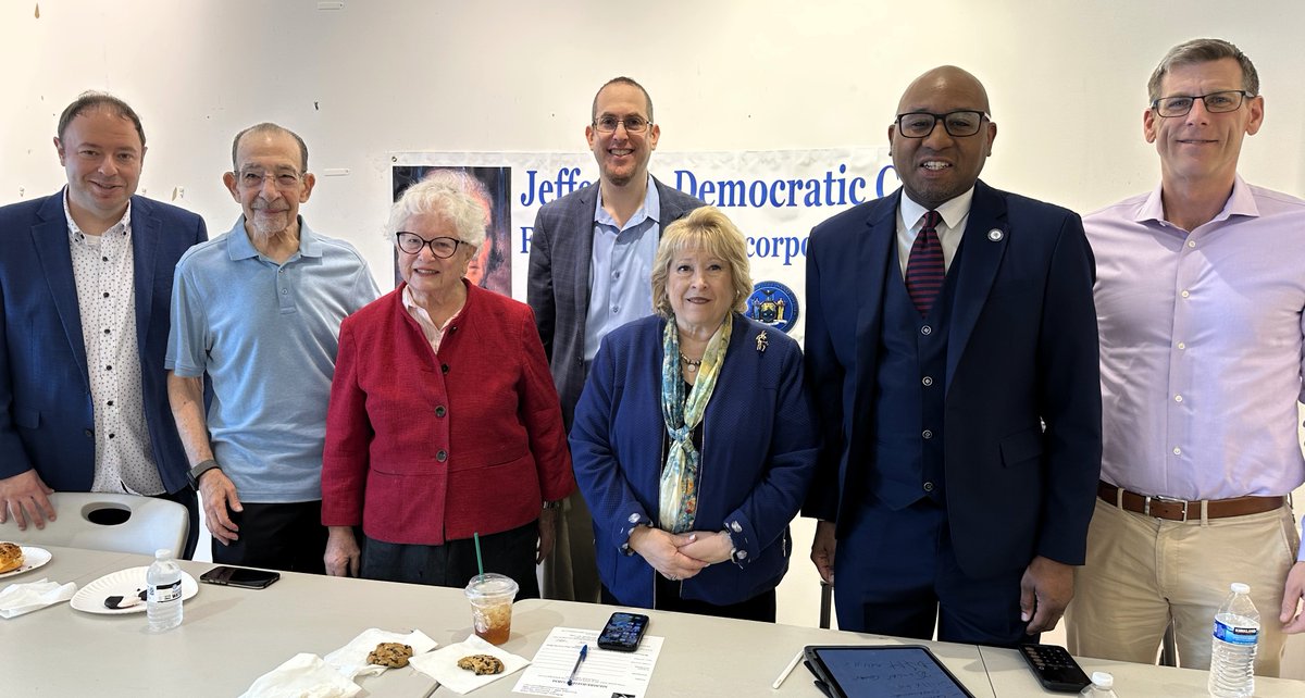 JeffDemClub's tweet photo. Thanks to all for the big turnout at our joint Bagel Breakfast with the FDR Club in Bay Terrace. A special thanks to @DRichardsQNS for a great update on his work on behalf of NE Queens residents. We were also joined by Oma Phillips, candidate for Queens Civil Court Countywide. https://t.co/wjI1wDJxTM