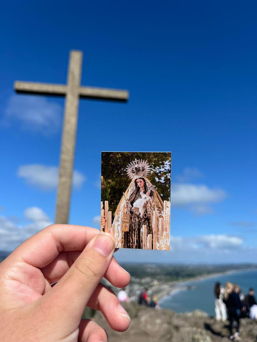 Cada día nos sorprendeis más. Una vez fue Santiago de Compostela, otra vez fue Roma y hoy nos mandais esta preciosa imagen desde Irlanda.

¡Qué la Nuestra Señora del Carmen de Bonanza os siga acompañando siempre ne vuestro día a día y en todos vuestros viajes!
