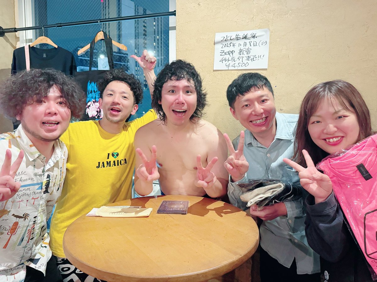 sachi0330's tweet photo. 最高すぎた😭
自分たちがモールルコピーしてることも本人に伝えられたし、自分たちがコピーしてる曲もライブでやってくれて、本当最高すぎた！写真撮ってくれた❤️

5/31にコピバンやるんだけど、本当やる気爆上がり！！

対バンtricotも難しい曲なのに息ぴったりですごかった！
#モーモールルギャバン https://t.co/mhVxS1a2vF