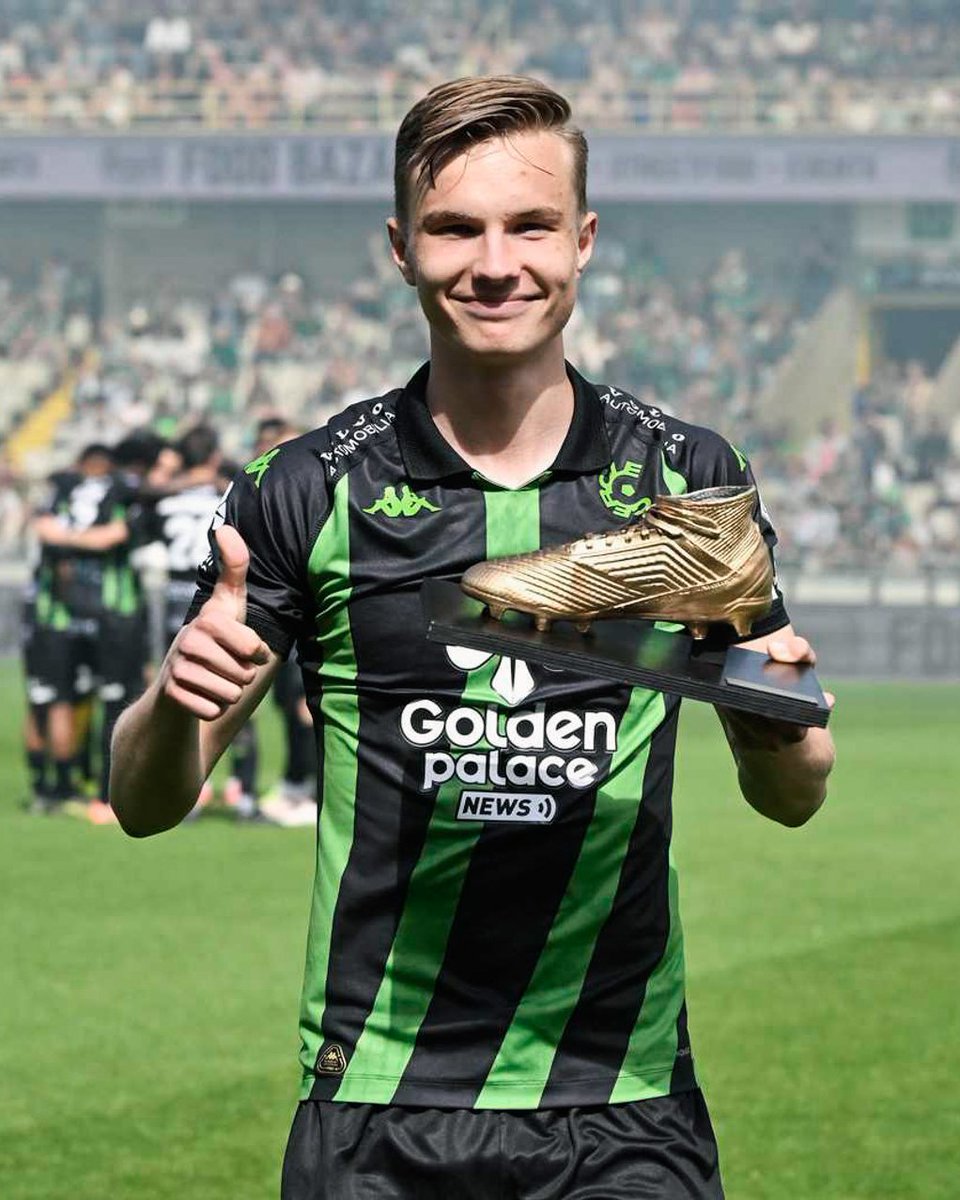 cercleofficial's tweet photo. Christiaan Ravych, jullie winnaar van de 53e Pop-Poll van d’Echte.

Proficiat, Chris! 💚🖤

🔗 https://t.co/KIlinf5ezX https://t.co/Cq099srfXD