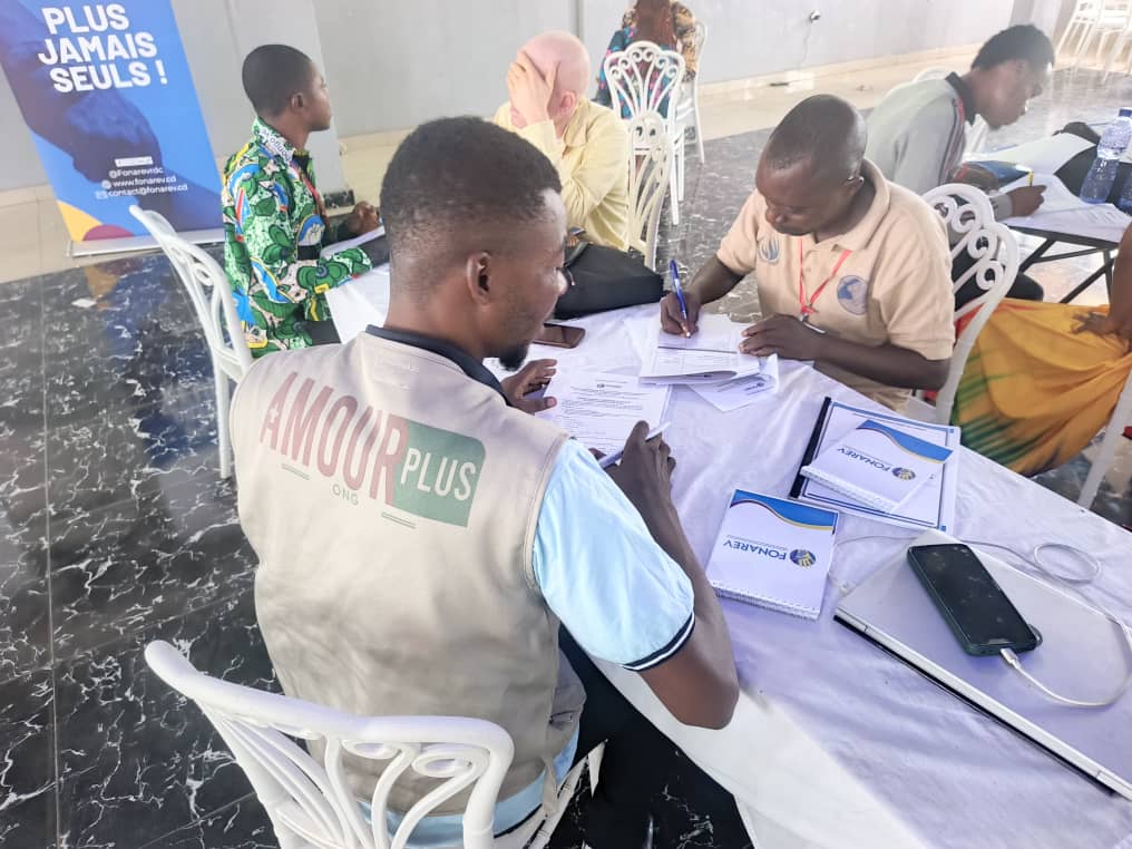 #kasaï

Nos staffs ont pris part à une formation des Écosystèmes sur l'accompagnement judiciaire des victimes relevant du mandat de Fonarev du 1er au 3 mai 2025.

 Cette activité a connu la participation de plusieurs organisations, dont l' 𝑶𝑵𝑮 𝑨𝑴𝑶𝑼𝑹 𝑷𝑳𝑼𝑺
<a href="/FonarevRDC/">Fonarev RDC</a>