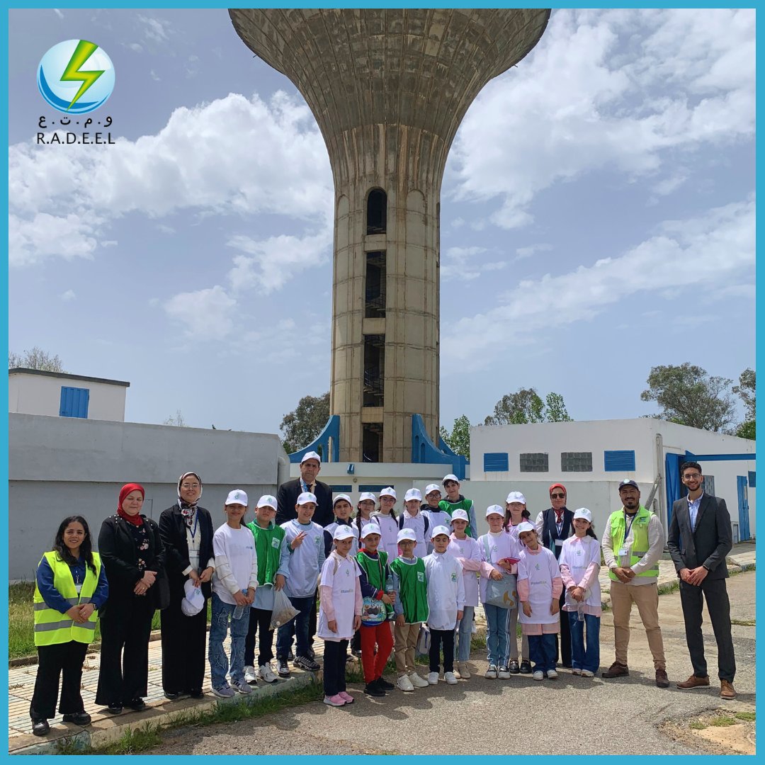 RADEELOfficiel's tweet photo. تزامنًا مع التوقيع الرسمي على اتفاقية الشراكة بين الوكالة والمديرية الإقليمية للتعليم الأولي و الرياضة بالعرائش،  نظّمت الوكالة المستقلة لتوزيع الماء والكهرباء بالعرائش، أولى محطات برنامجها التربوي راديل إيدوك لفائدة مؤسسة ابن خلدون الإبتدائية، 

#radeeleduc #radeel #waterislife https://t.co/FHJgh29luK