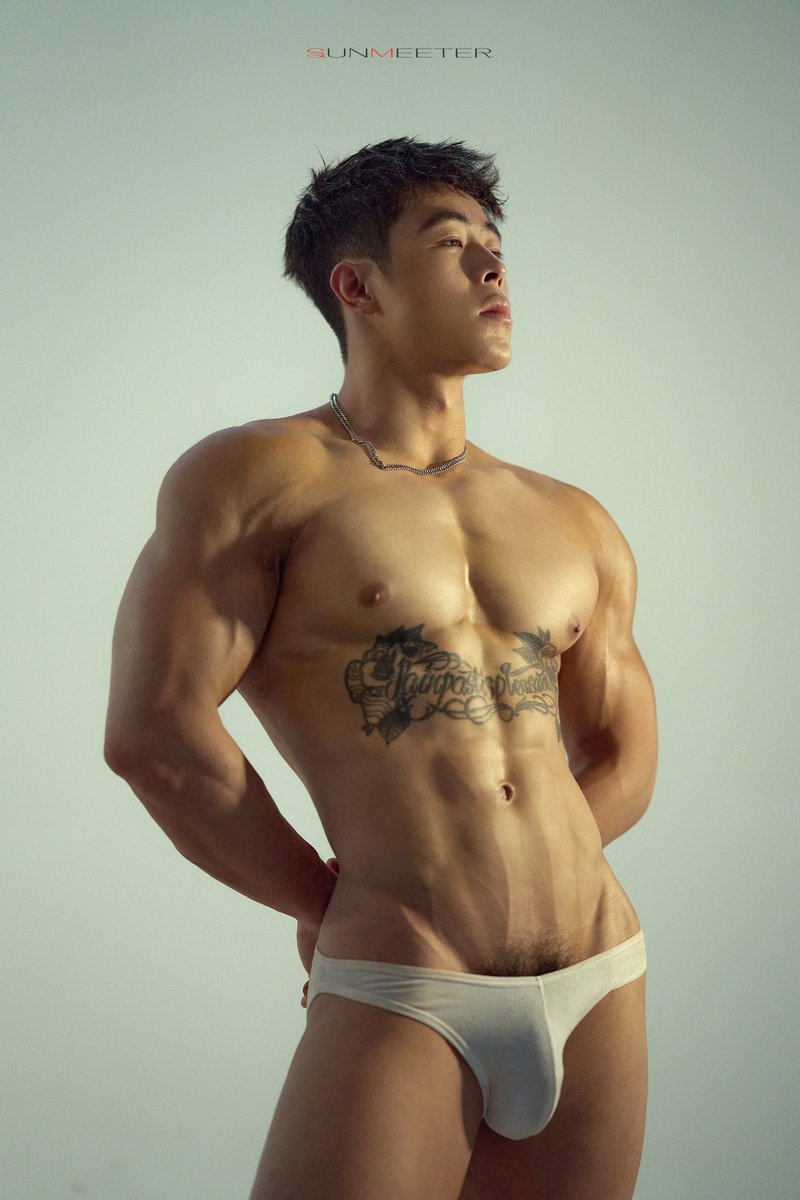 背着手 看远方🤭