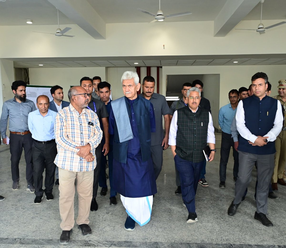 Information & PR, J&K (@diprjk) on Twitter photo LG Sh. <a href="/manojsinha_/">Manoj Sinha</a> reviews ongoing construction at Shri Amarnath Ji Shrine Board’s Office & Yatri Niwas, Pantha Chowk. Stresses timely completion for pilgrim convenience. 4 of 6 floors complete; rest to finish by June. #ShriAmarnathJiYatra2025 #Kashmir #ManojSinha LG Sh. <a href="/manojsinha_/">Manoj Sinha</a> reviews ongoing construction at Shri Amarnath Ji Shrine Board’s Office & Yatri Niwas, Pantha Chowk. Stresses timely completion for pilgrim convenience. 4 of 6 floors complete; rest to finish by June. #ShriAmarnathJiYatra2025 #Kashmir #ManojSinha