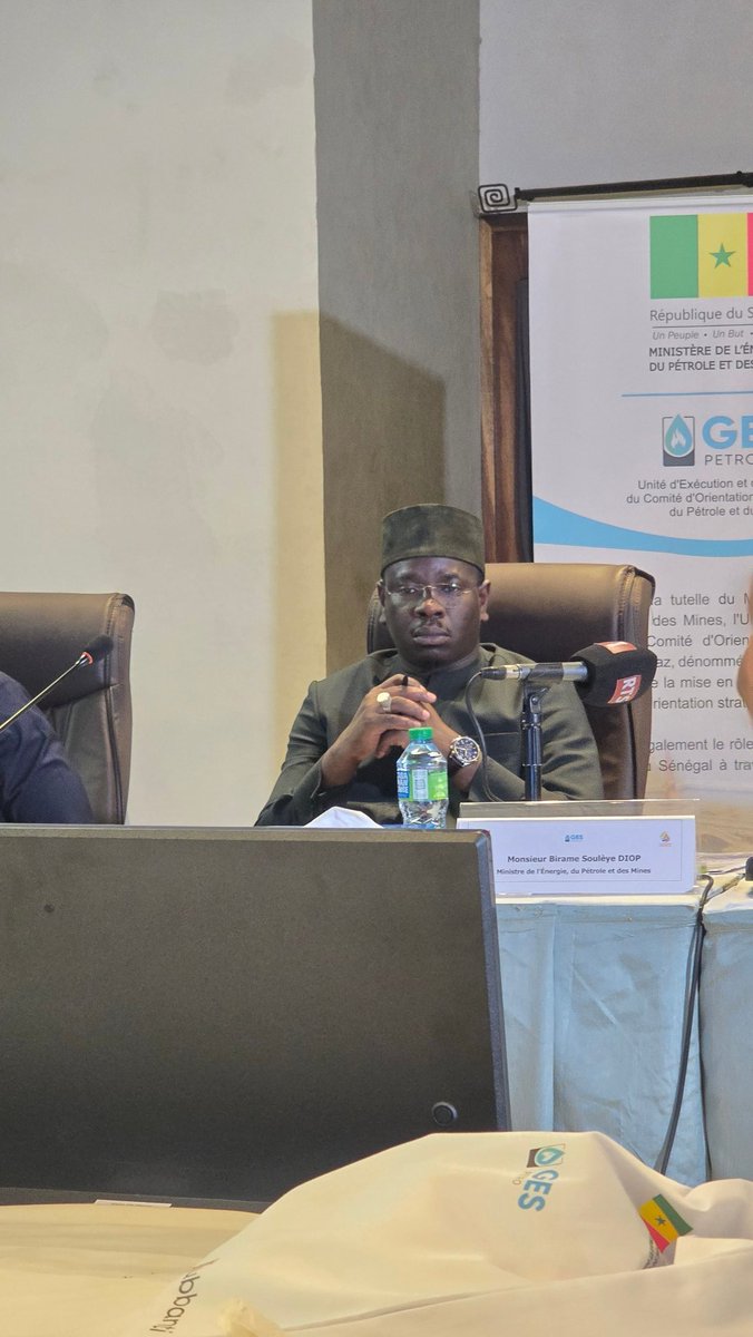 feuzlay's tweet image. L' AJTREPE L'association des journalistes pour la transparence dans les ressources extratives et la préservation de l 'environnemment en conclave avec le ministére de l'énergie,du pétrole et des mines   sur la transparence et la gouvernance des ressources extractives .#Ajtrepe