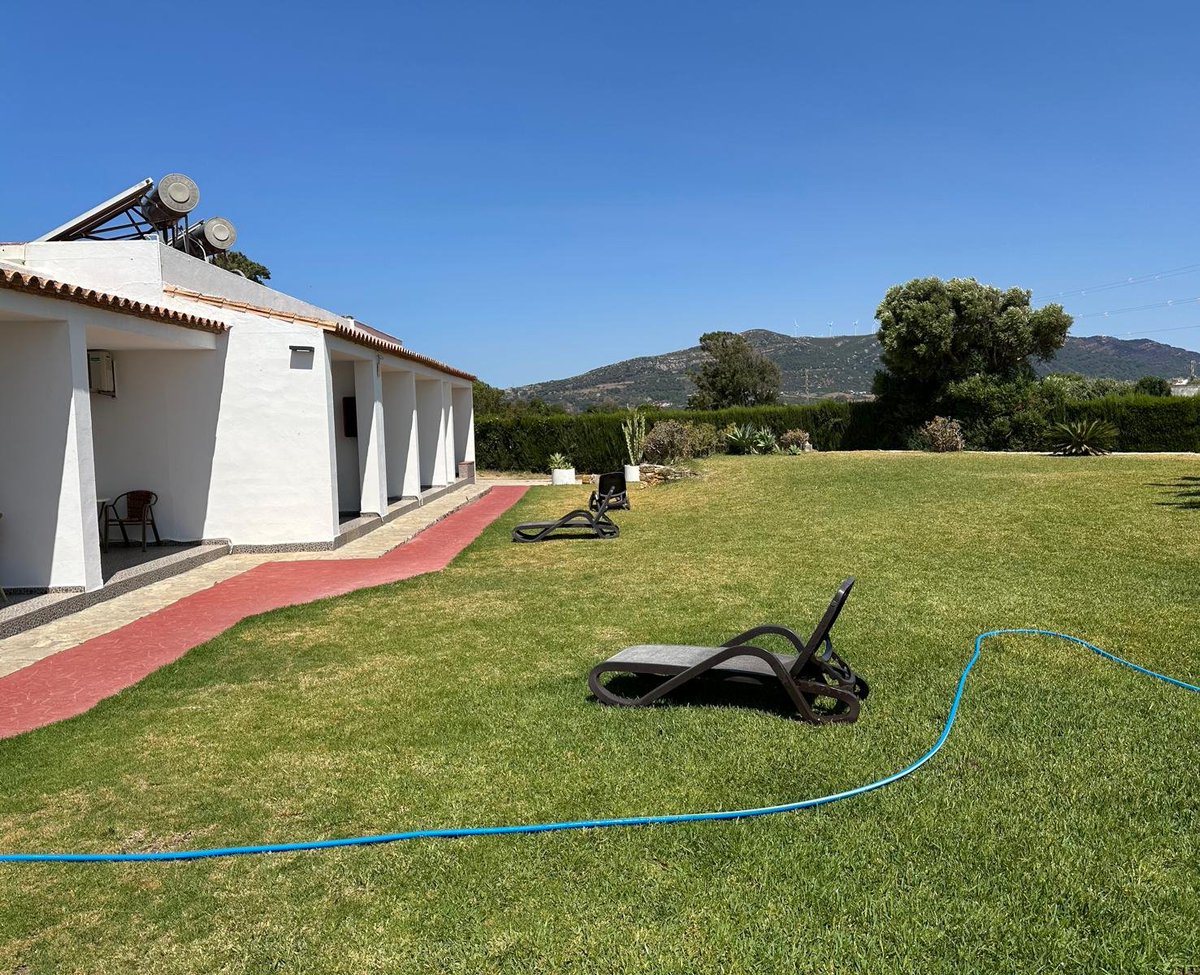 Aquí no llega el #tren pero en estás terrazas se está muy bien 
Reserva aquí 
#turismo #playa #amanecer #rutasacaballo #senderismo #mar #tarifa #suf #windsurf #kitesurf #verano #primavera #otoño #fotografia #puestadesol #vacaciones #fitur2025 #malaga #madrid #berlin #milan #roma