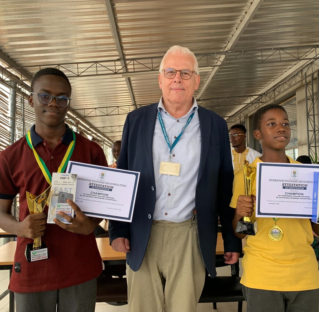 𝗘𝗻𝗰𝗼𝗿𝗲 𝘂𝗻 𝗻𝗼𝘂𝘃𝗲𝗮𝘂 𝘀𝗮𝗰𝗿𝗲 𝗽𝗼𝘂𝗿 #𝗖𝗼𝘂𝗿𝘀 𝗟𝘂𝗺𝗶𝗲̀𝗿𝗲 ! Champion de la catégorie U18 à la 2eme édition du championnat scolaire d'#echecs.Felicitations à tous les participants #FTDE #championatScolaireDesEchecs