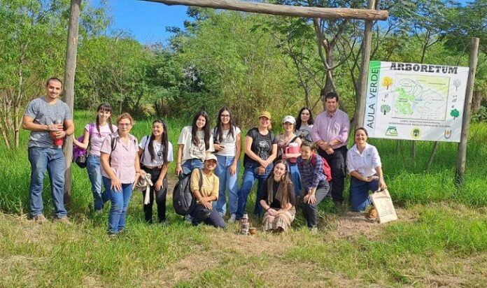 🌳Voluntarios plantan 43 árboles nativos en el Arboretum de <a href="/unneargentina/">UNNE ⭐⭐⭐</a> 

☎️Dialogamos con Angela Burgos, ingeniera agrónoma, docente de <a href="/AgrariasUnne/">ғᴀᴄᴜʟᴛᴀᴅ ᴅᴇ ᴄs ᴀɢʀᴀʀɪᴀs</a>  y directora del proyecto Arboretum.

#CiudadInvisible🏙️
