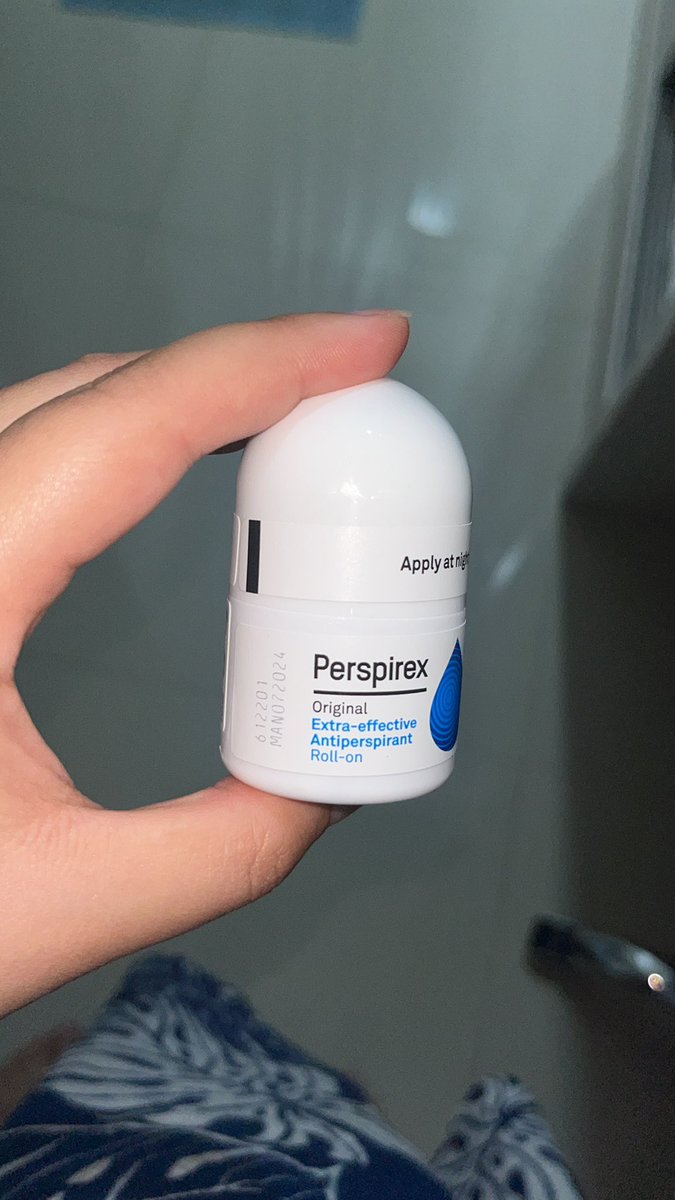 numerosatu1's tweet photo. perspirex extra effective 100k

masih baru belum pernah dipake soalnya ga cocok, beli di official store shopee bulan februari exp masih lama banget dan aweeet poll
MANTUL BANGET anti keringet anti bau badan 2-3 hari 😭😭😭😭 https://t.co/NK8QrCy19h