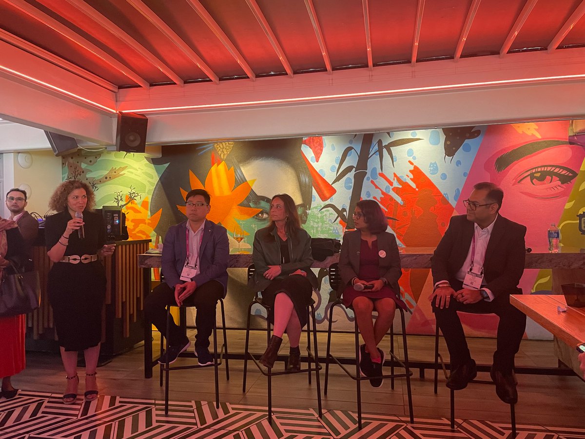 Hiba_Chagla's tweet photo. Witnessed powerful and much needed conversations last night. We discussed bridging the patient provider gap by breaking free from stigmas &amp; avoiding assumptions and bias by listening to our patients. Grateful to @saia_ibd @MondayNightIBD @colorofgi for this insightful evening! https://t.co/Gy09v54Z5C