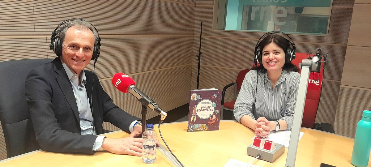 Por primera vez  un astronauta pisa la estación #LEAN Gracias <a href="/astro_duque/">Pedro Duque</a> por responder a las preguntas de los niños y contarnos aventuras espaciales!  rtve.es/a/16560456/ <a href="/ShackletonBooks/">Shackleton Books</a> <a href="/radio5_rne/">Radio 5</a>